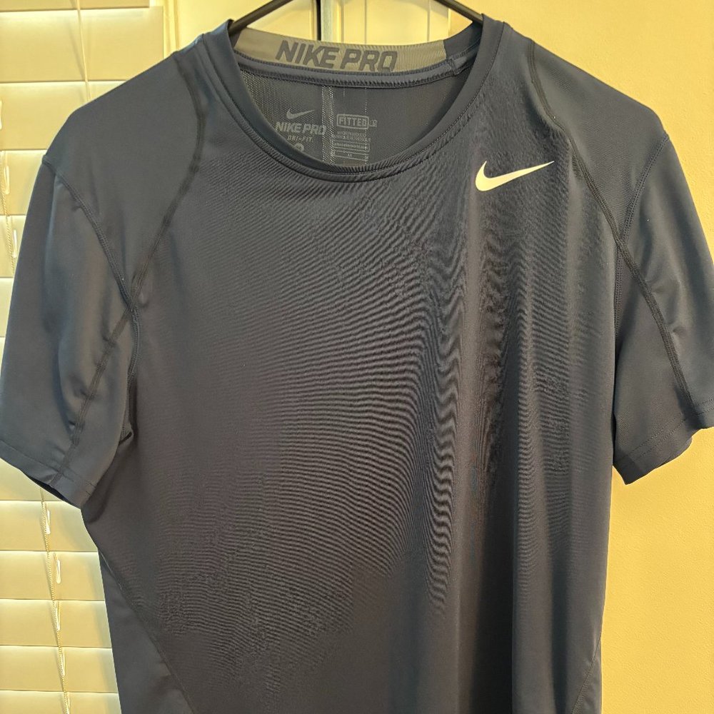 Nike Pro Men's Dri-FIT Fitted Navy Short-Sleeve workout shirt